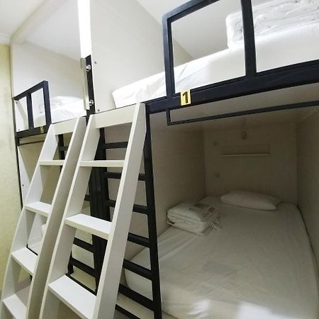 Homiestay Jakarta Buitenkant foto