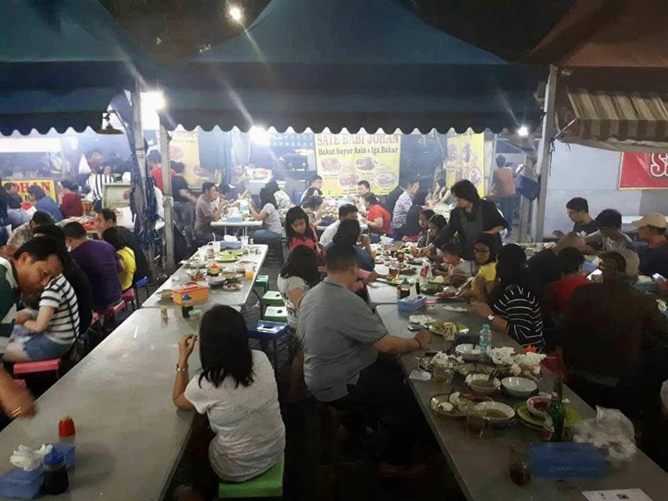 Homiestay Jakarta Buitenkant foto