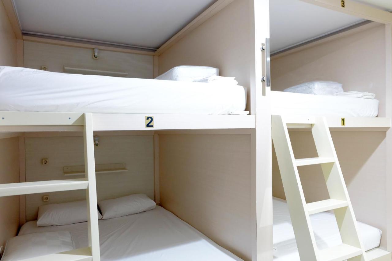 Homiestay Jakarta Buitenkant foto