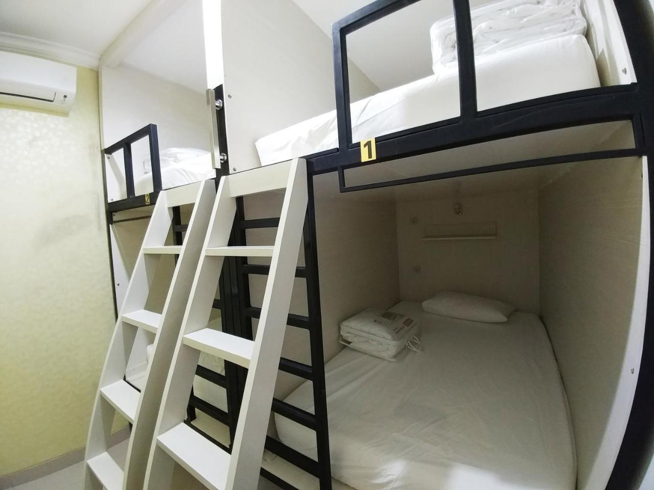 Homiestay Jakarta Buitenkant foto