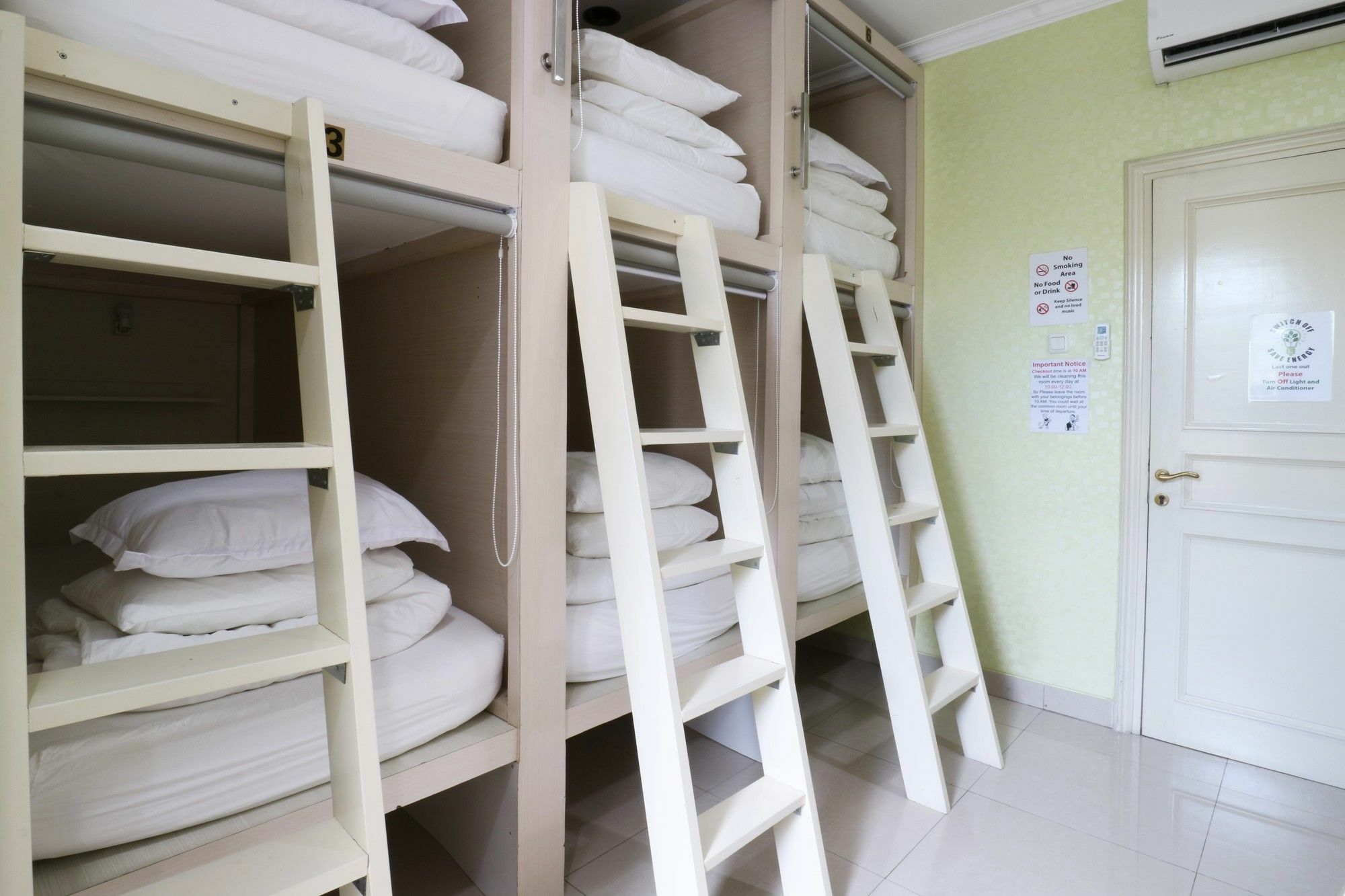Homiestay Jakarta Buitenkant foto