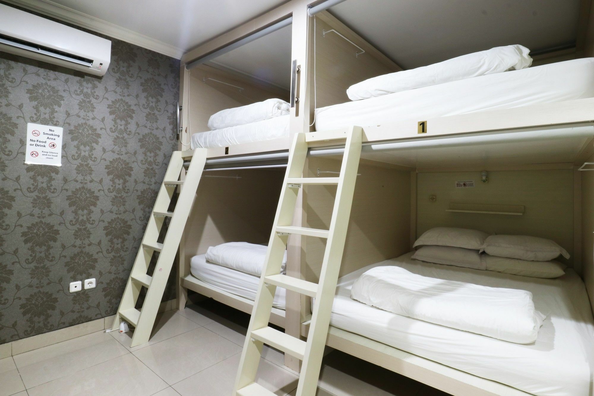 Homiestay Jakarta Buitenkant foto